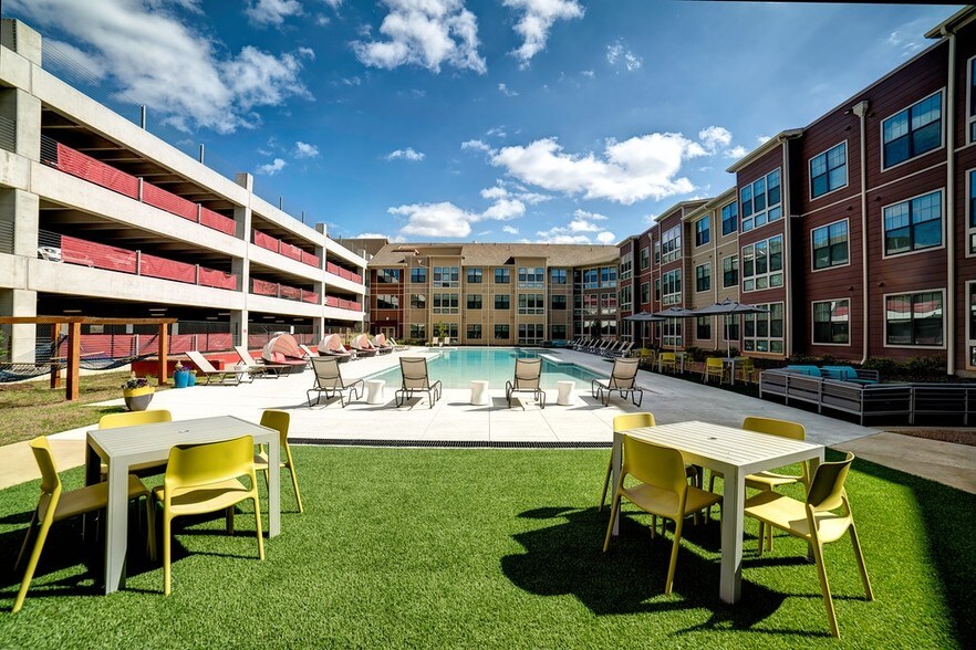 Riverfront Village Student Housing 2330 Jack Warner Pkwy Tuscaloosa