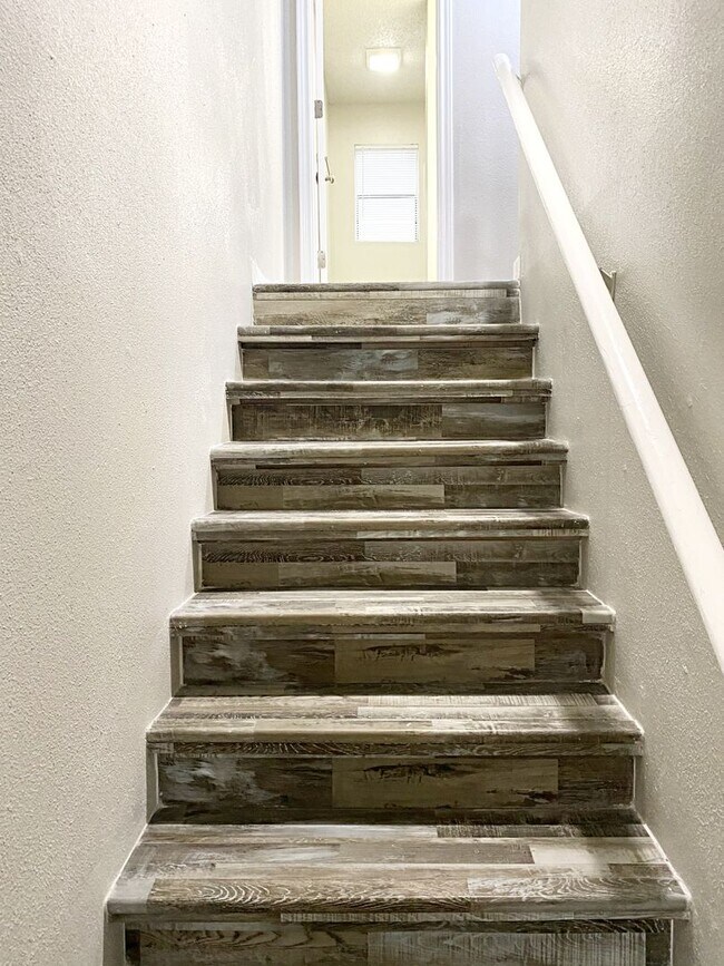 Building Photo - 6025 Bedford Dr