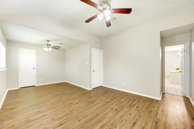 Building Photo - 5255 Beaverbrook Dr