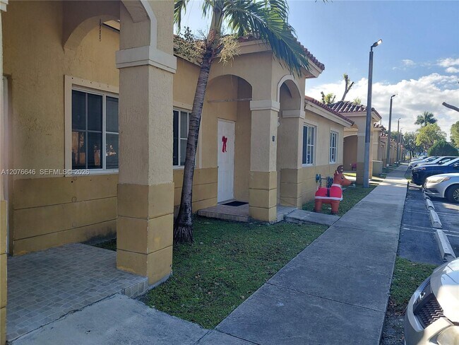 Building Photo - 83 NE 13th Ave