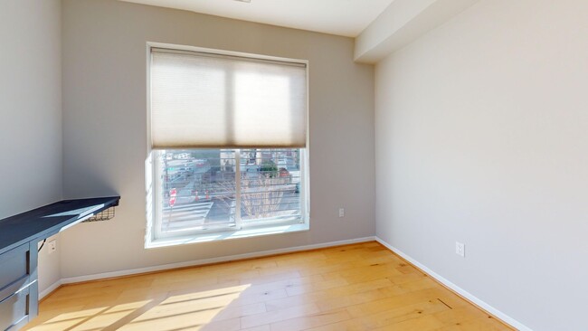 Building Photo - Newly Renovated Two Bedroom W/Floor to Cei...