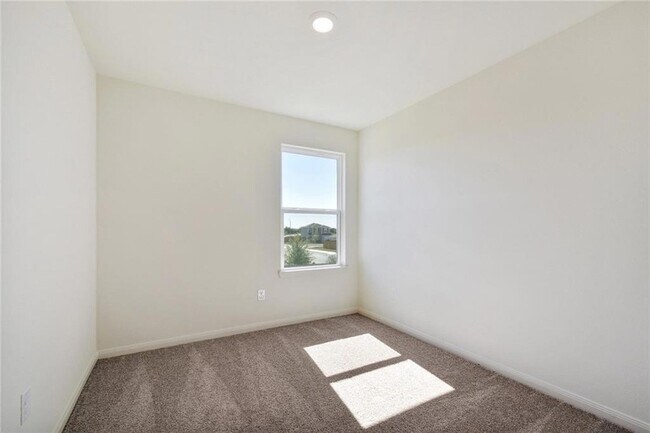 Building Photo - 525 Riverdale Dr