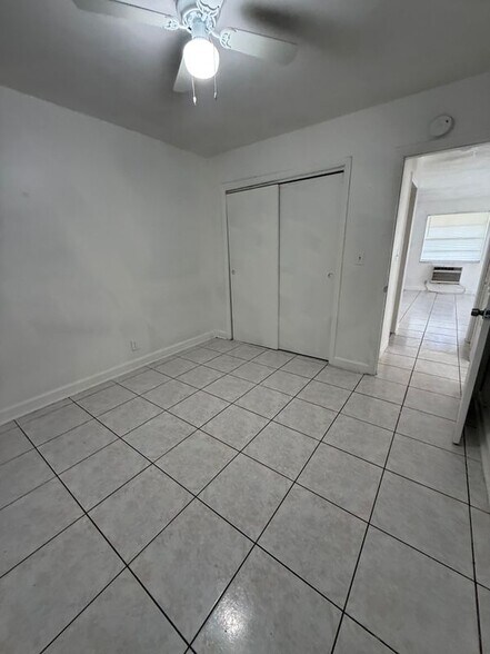 Building Photo - 5211 NW 17th Ct