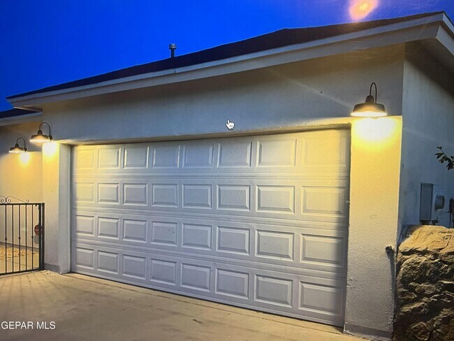 Building Photo - 12893 Hueco Pit Dr