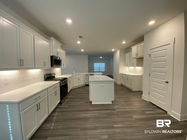 Building Photo - 510 Hardwood Ave
