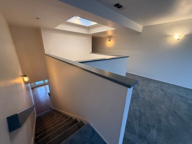 Building Photo - 1090 University Ave