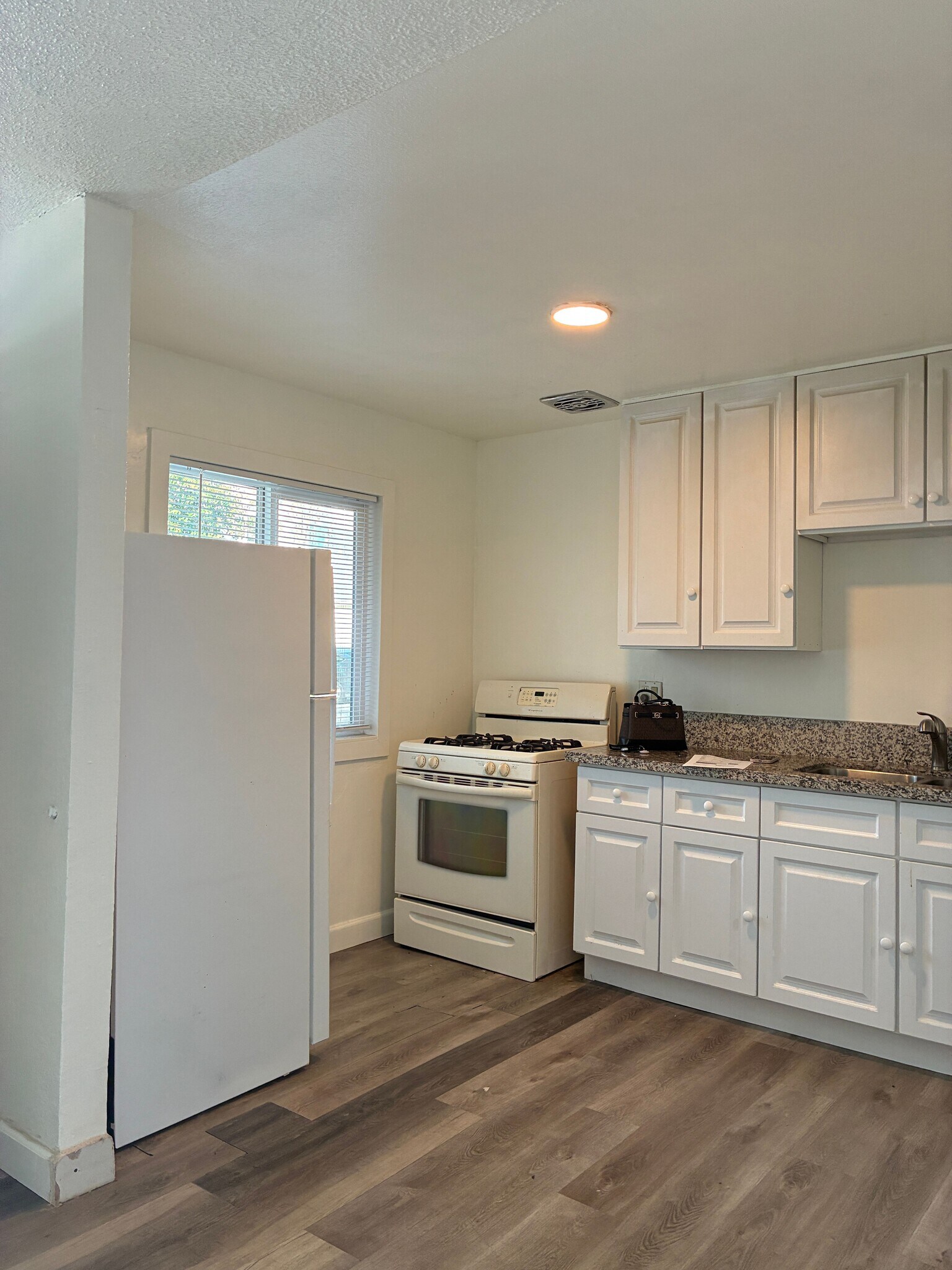 Building Photo - 416 3rd St
