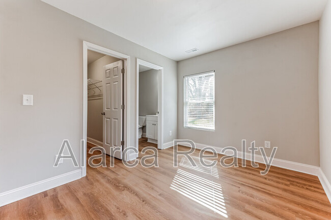 Building Photo - 1217 Skyview Rd