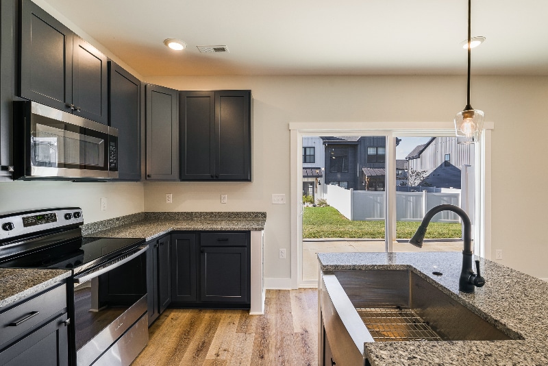 Building Photo - 17 Barnyard Cir