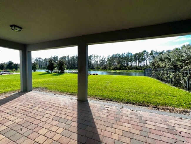Building Photo - SPECTACULAR MODERN HOME!!Relaxing water views from the back of this beautiful home- MOVE IN Septe...