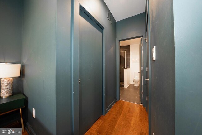 Building Photo - 1326 N Mascher St