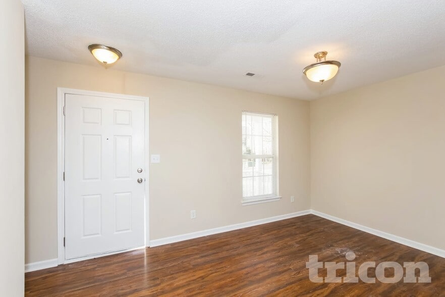 Building Photo - 3323 Mazen Ct