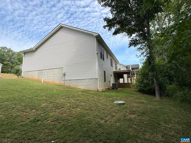 Building Photo - 275 Barrington Dr
