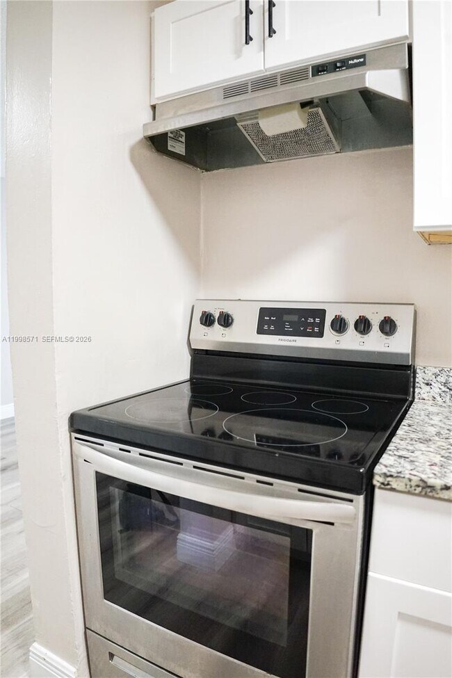 Building Photo - 4280 Woodside Dr