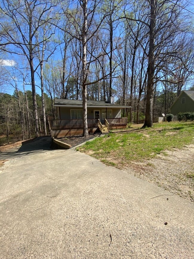 Building Photo - OCONEE COUNTY - Cute 2 bedroom 1.5 bath ho...