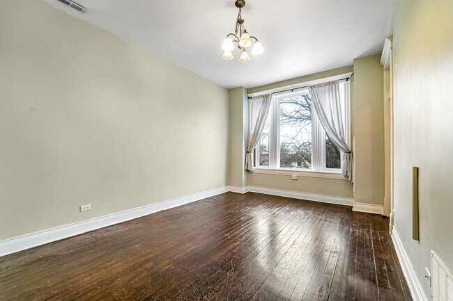 Building Photo - 2042 W Cullerton St