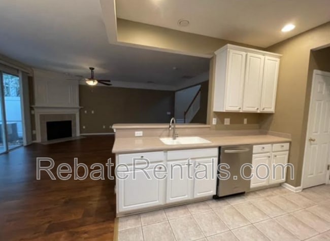 Building Photo - 11043 Castlemain Cir E