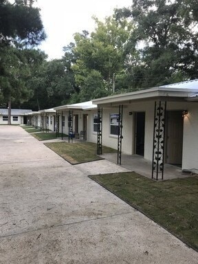 Building Photo - Cozy studio on Crawfordville Rd.