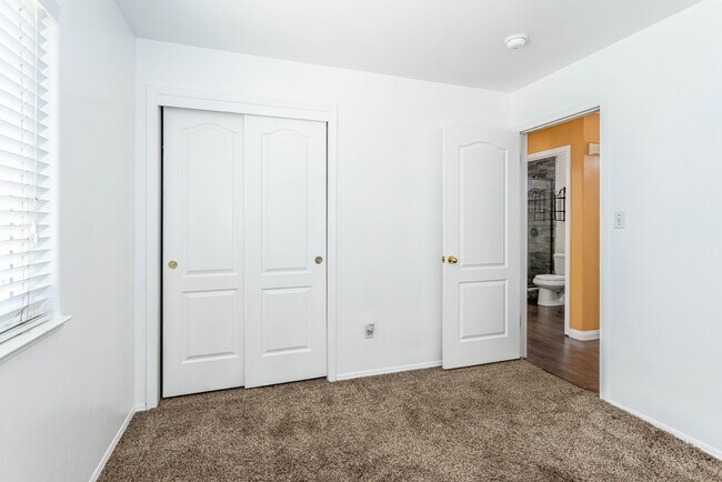 Building Photo - 5012 Hartwick Ct