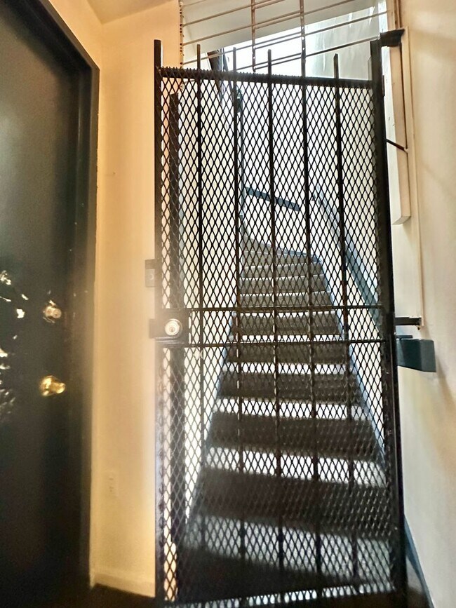 Building Photo - 2052 -Loukas