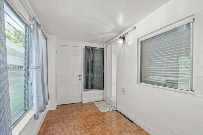 Building Photo - 1300 NE 183rd St