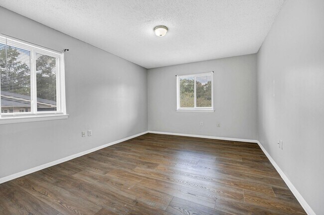 Building Photo - cpl8