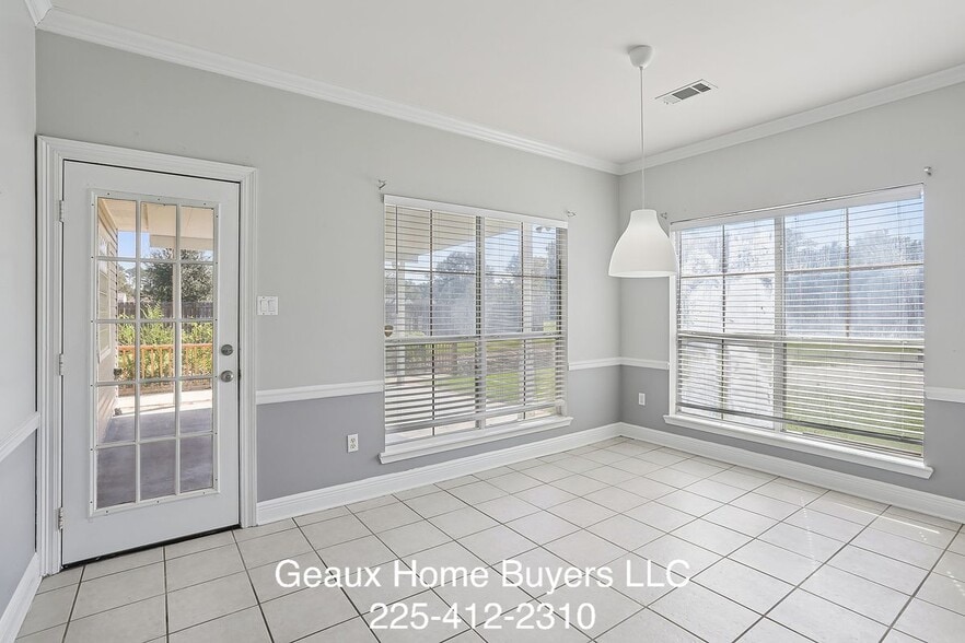 Building Photo - 508 S Daphne Dr