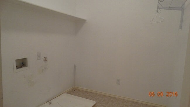 Building Photo - 2681 Calmwater Dr