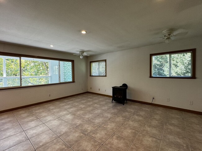 Building Photo - 1800 Square Foot River Front two level hom...