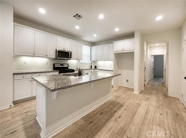 Building Photo - 2772 E Kennedy Privado
