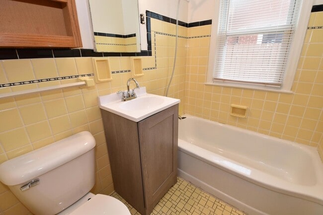 Building Photo - 3115 Lasalle St