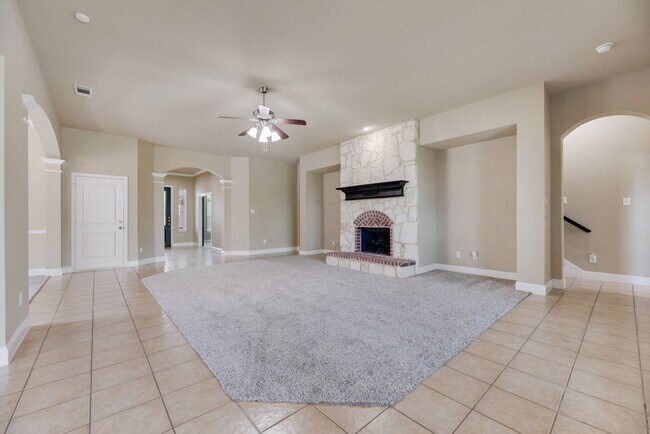 Building Photo - A must see home in Grand Prairie!