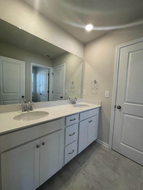 Building Photo - Spacious 4 Bed, 3.5 Bath Home with 2895 Sq...