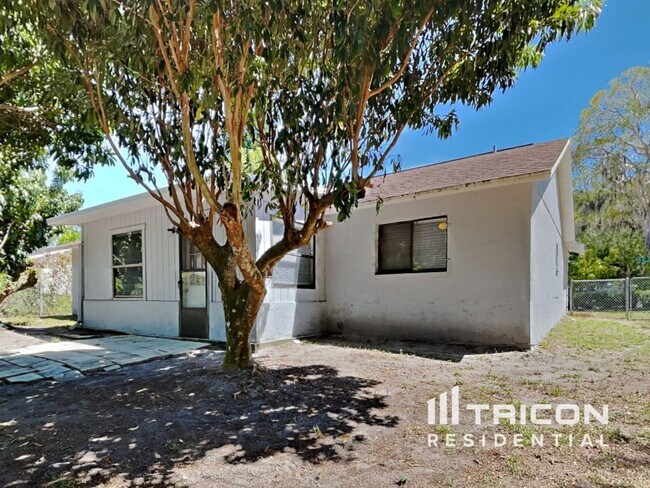 Building Photo - 1203 70th Dr E