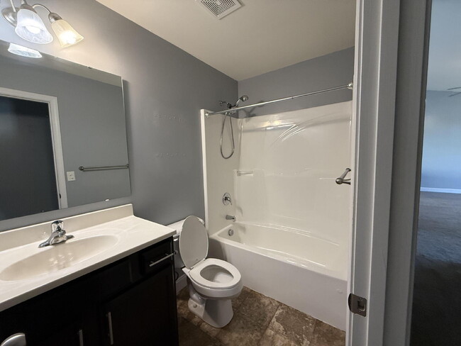Building Photo - Wonderfully updated split foyer homes loca...