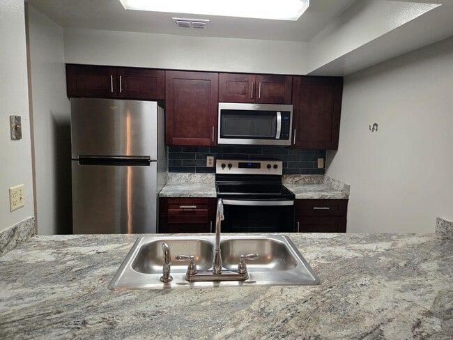 Building Photo - 2 bedroom + loft, 2 bathroom townhome near UCF