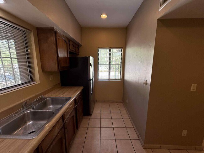 Building Photo - 4145 N Via Villas