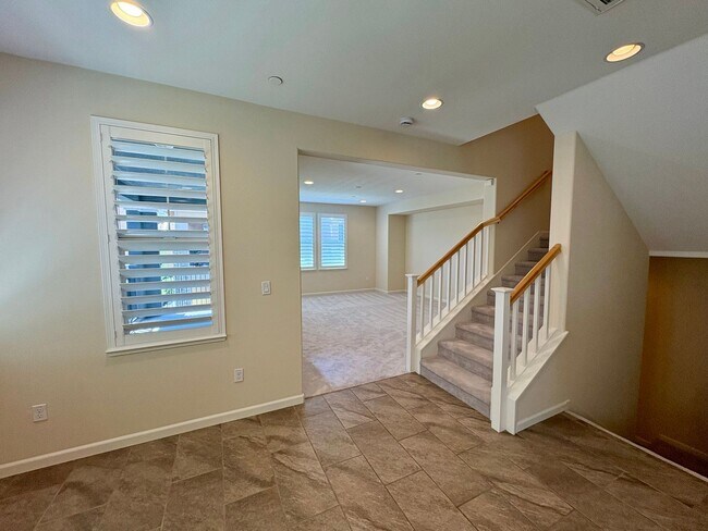 Building Photo - Spacious 4-Bedroom Townhouse