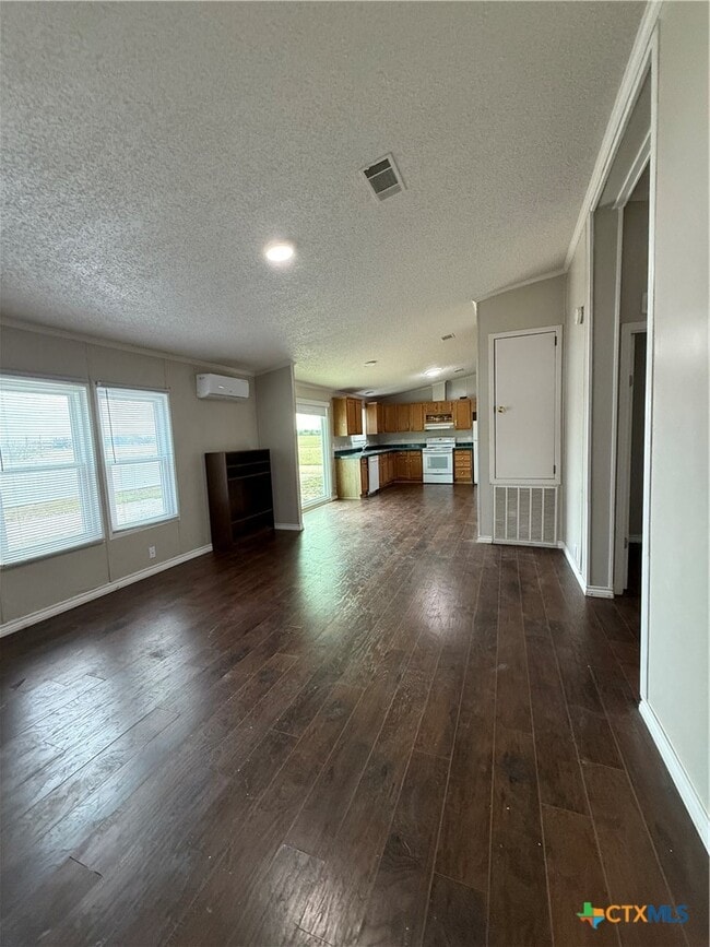 Building Photo - 254 Maverick Ln