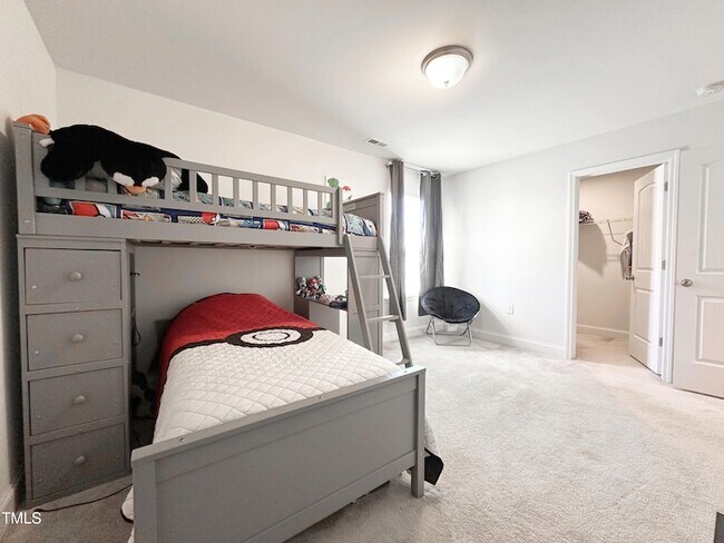 Building Photo - 5 Misty Grv Trl