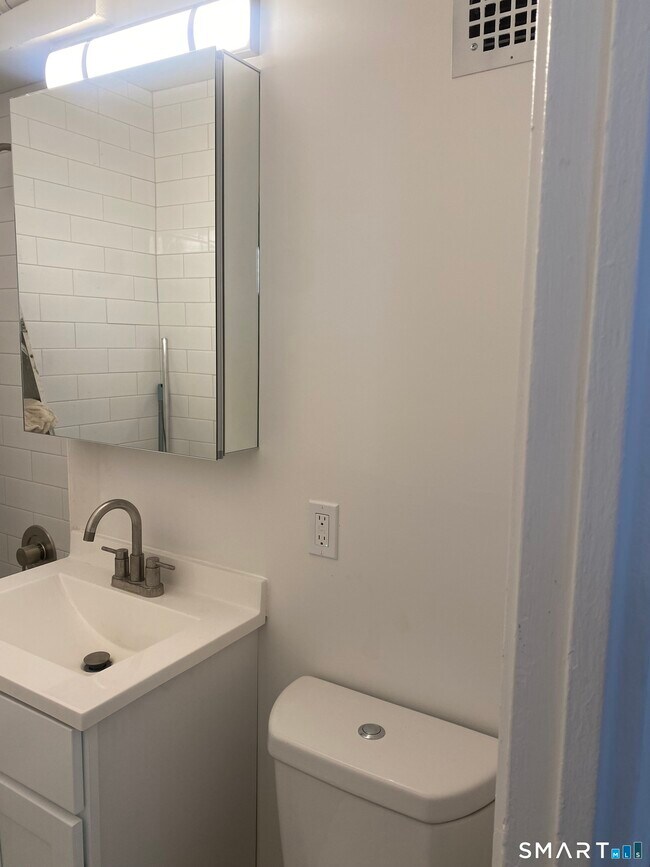 Building Photo - 65 Prospect St