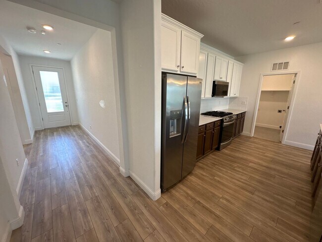 Building Photo - Lennar Home with Solar Available now for m...