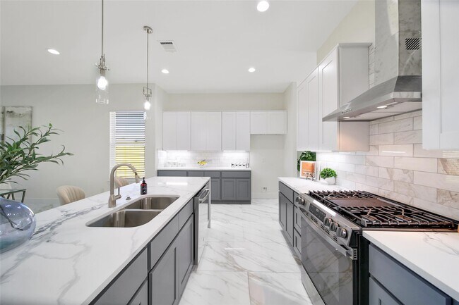 Building Photo - 7611 Athlone Dr