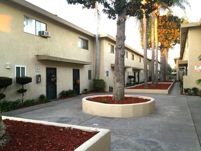 Building Photo - Imperial Townhomes