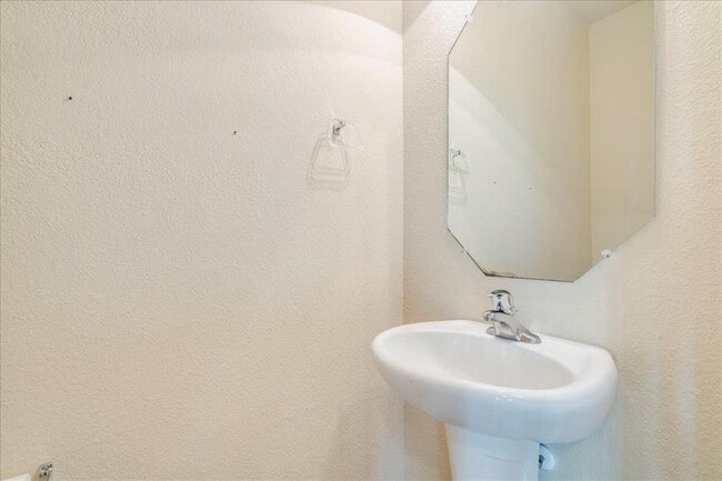 Building Photo - 512 Lookout Tree Ln