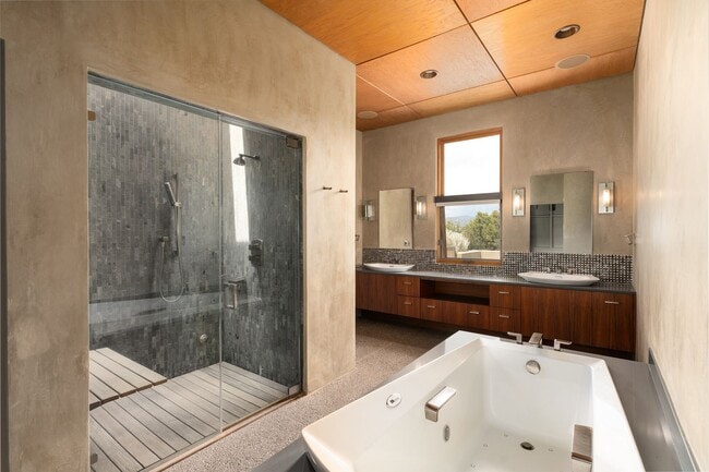 Building Photo - 875 Camino Francisca