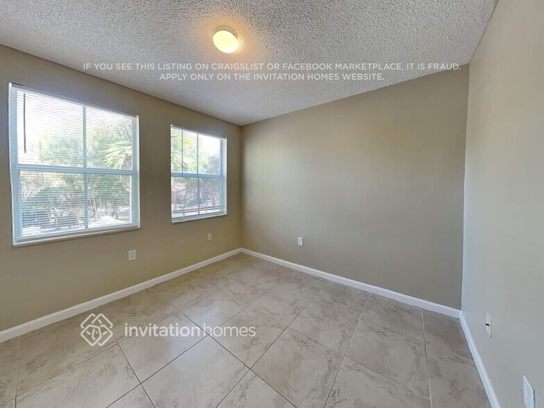 Building Photo - 4720 SW 163rd Ave