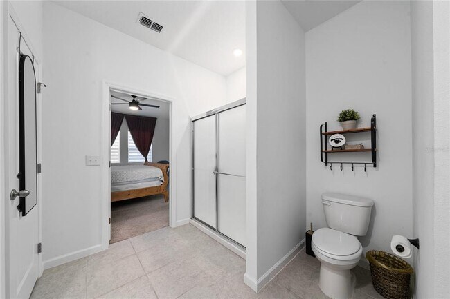 Building Photo - 1485 Effra Wy