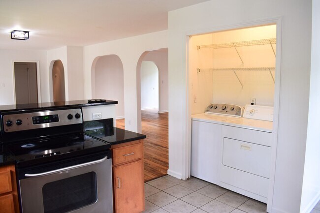 Building Photo - 1610 E 27th Ave