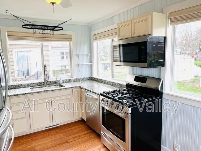 Building Photo - 37998 N Nora Pl